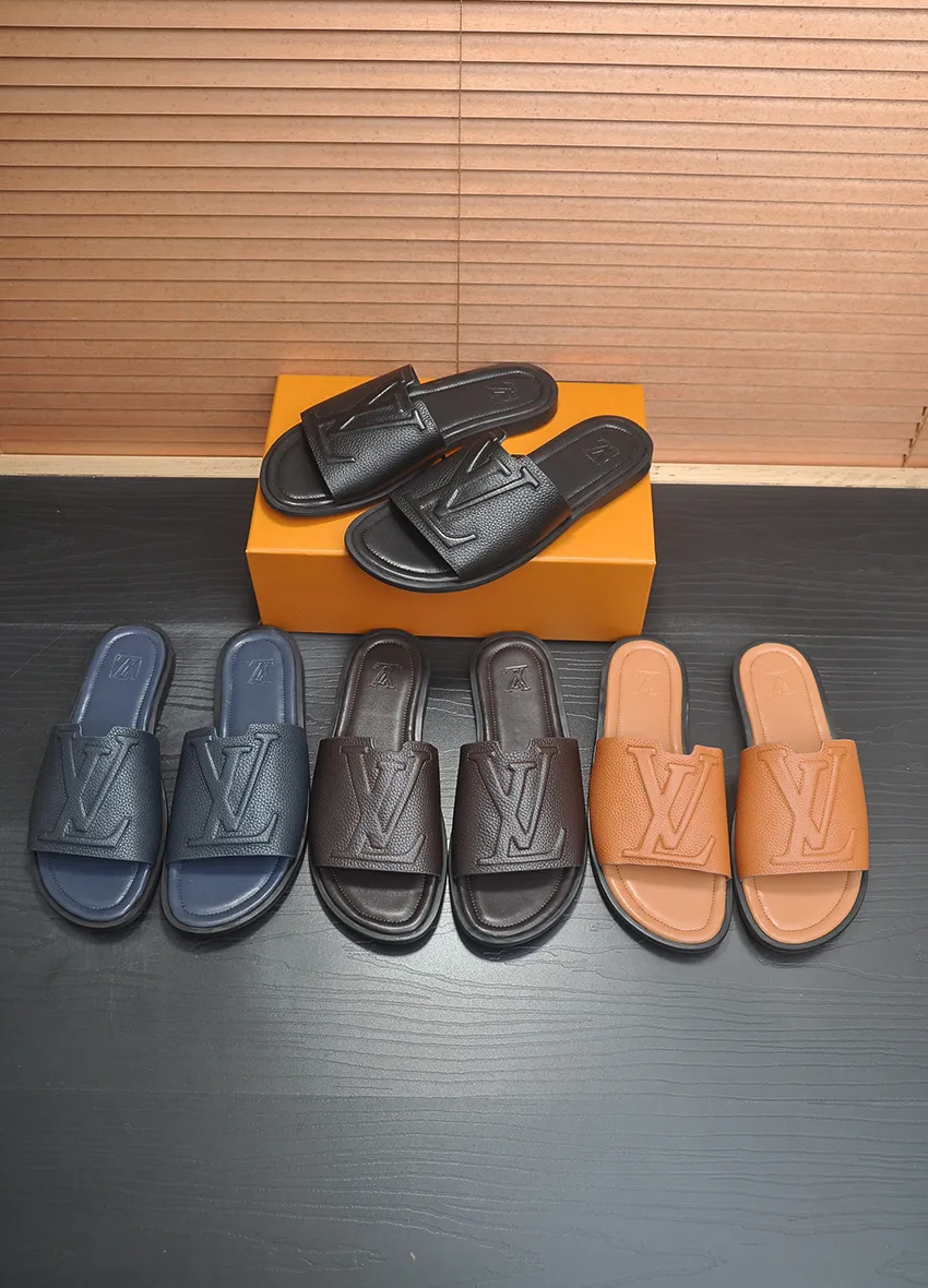 Men's men's shoes 💰340💶 [Louis Vuitton LV slippers] (high-end cowhide) counter 1:1 fashion style, a must-have for summer! The designer used LV’s iconic outsole. The original simple slippers instantly become fashionable! The upper is made of flexible special cowhide leather straps alternately, and the workmanship is exquisite! A must-have for stylish men in summer, size 38-46 (45 46 customized)
